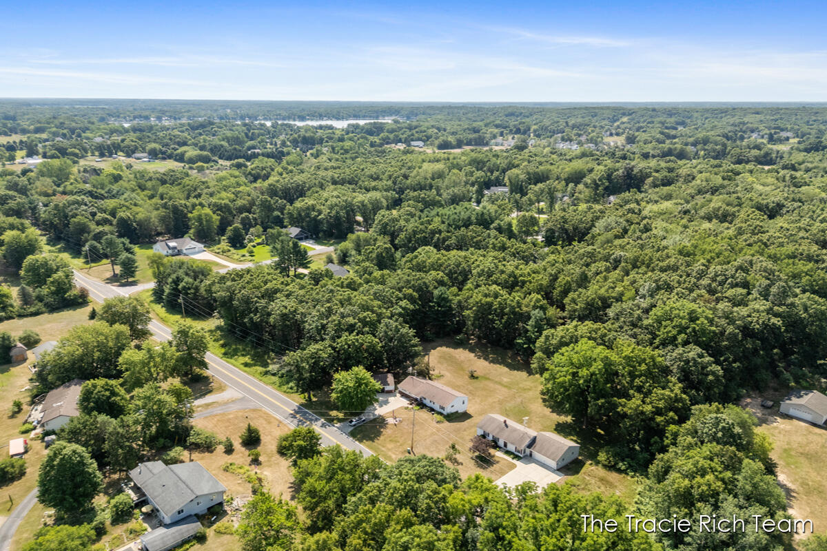 7640 9 Mile Road NE Rockford MI 49341