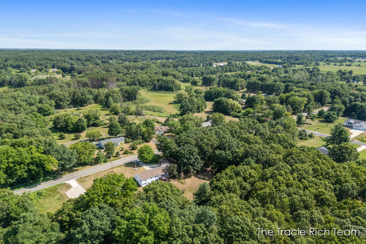 7640 9 Mile Road NE Rockford MI 49341
