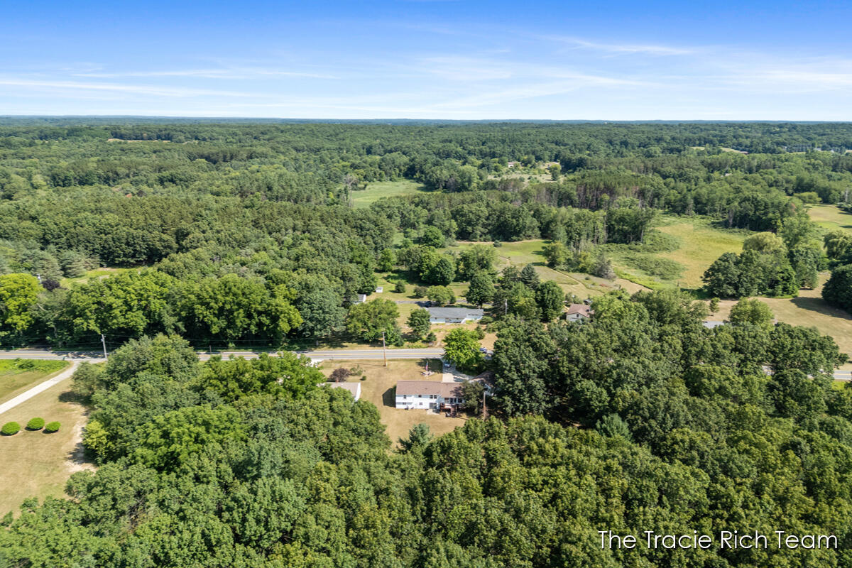 7640 9 Mile Road NE Rockford MI 49341