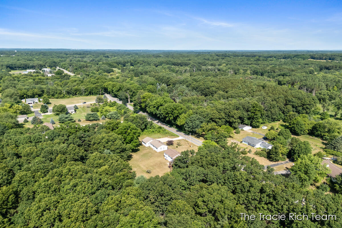 7640 9 Mile Road NE Rockford MI 49341