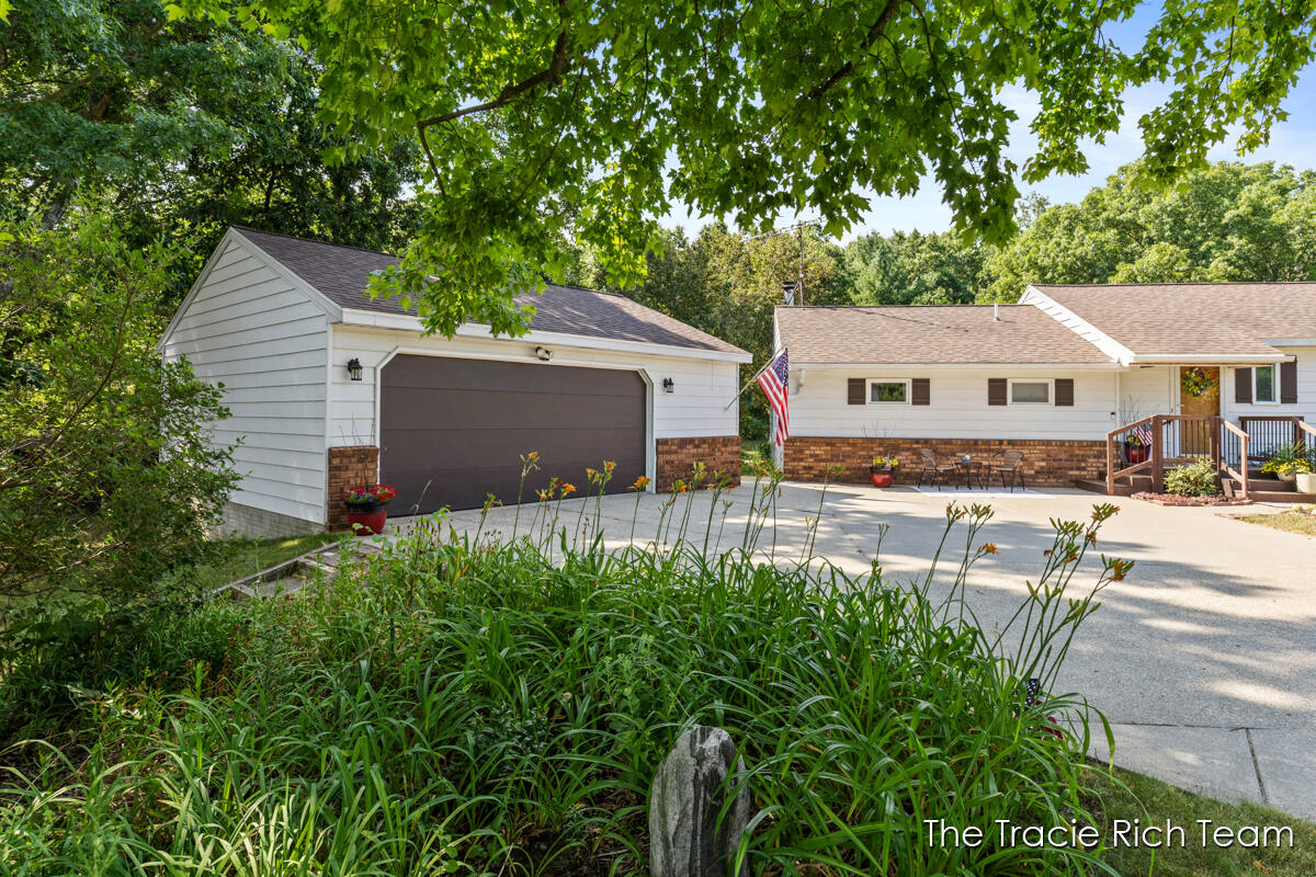 7640 9 Mile Road NE Rockford MI 49341