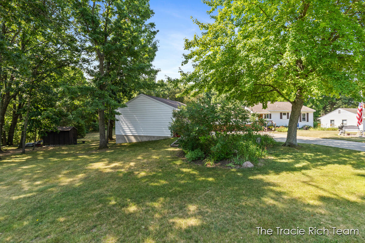 7640 9 Mile Road NE Rockford MI 49341