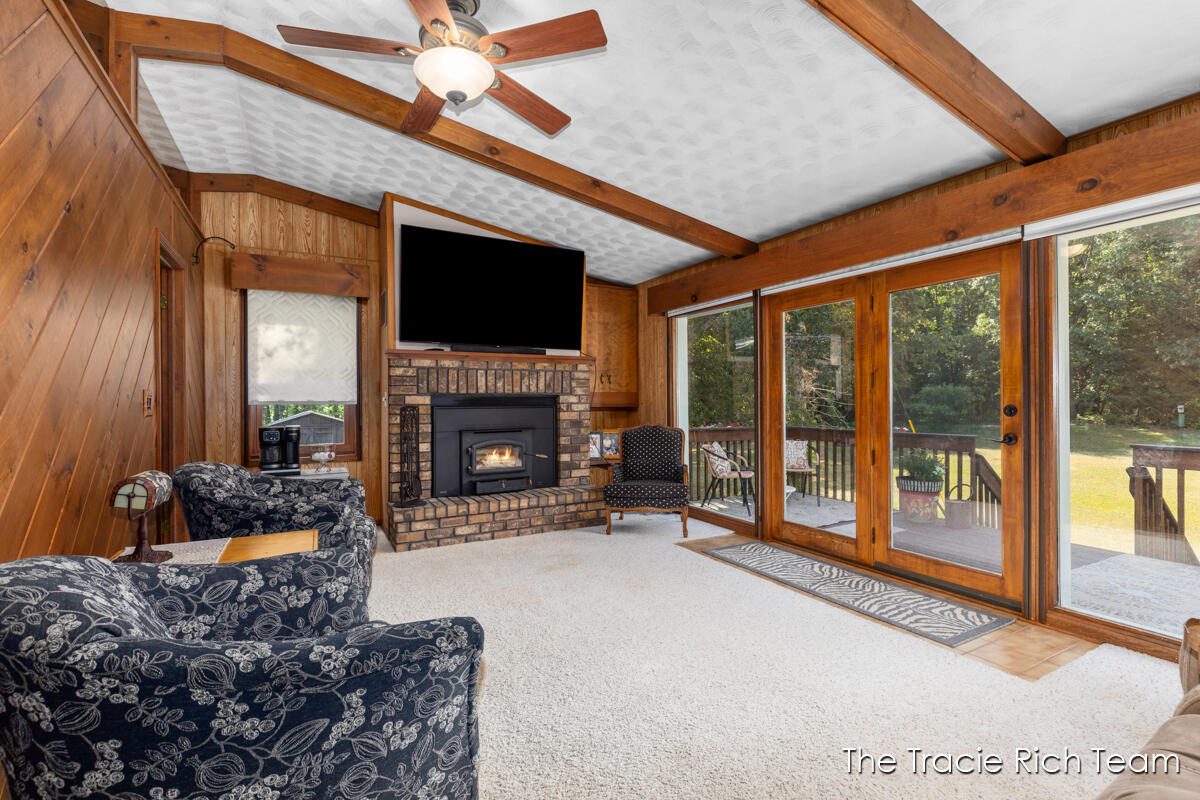 7640 9 Mile Road NE Rockford MI 49341