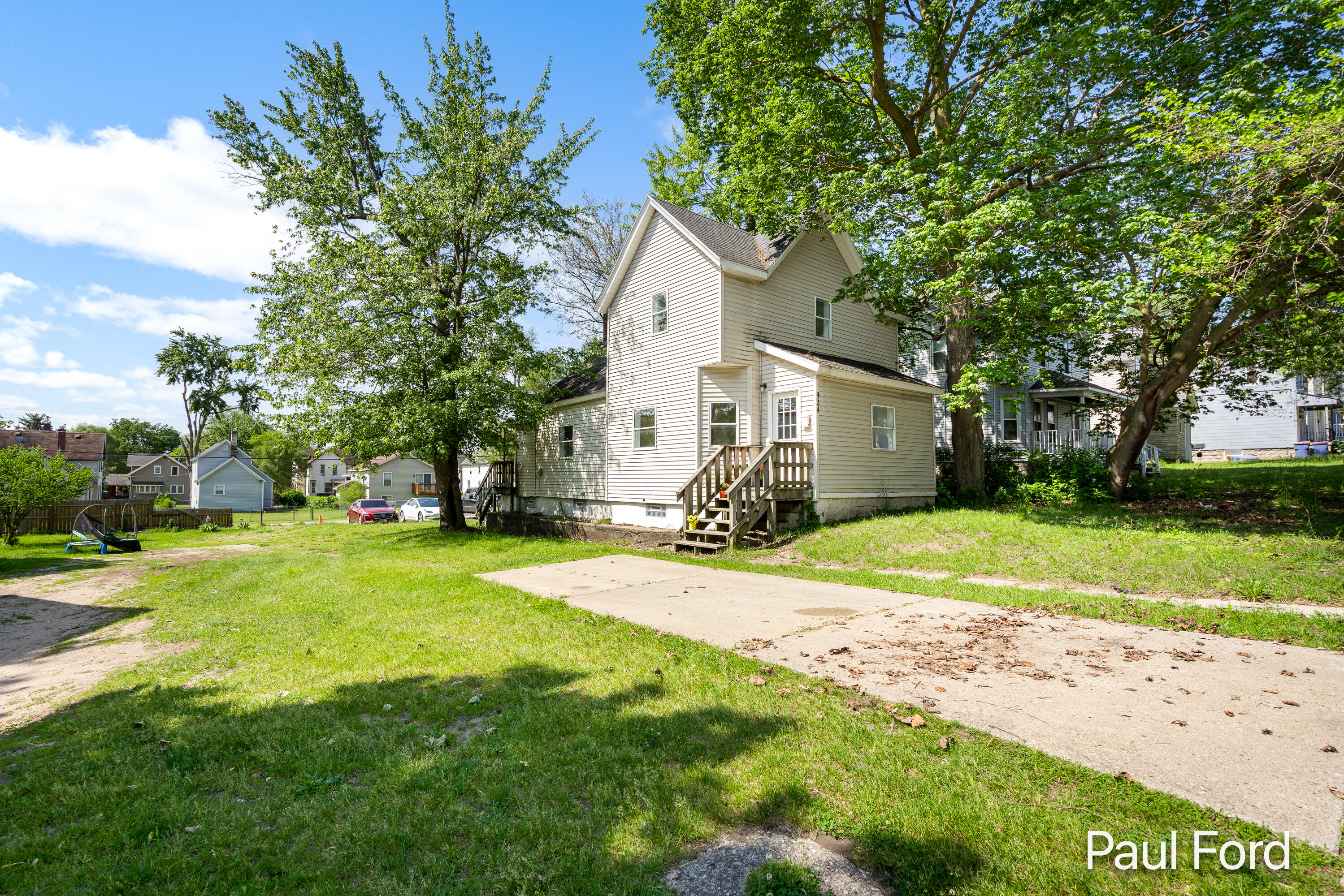 924 Hall Street SE Grand Rapids MI 49507