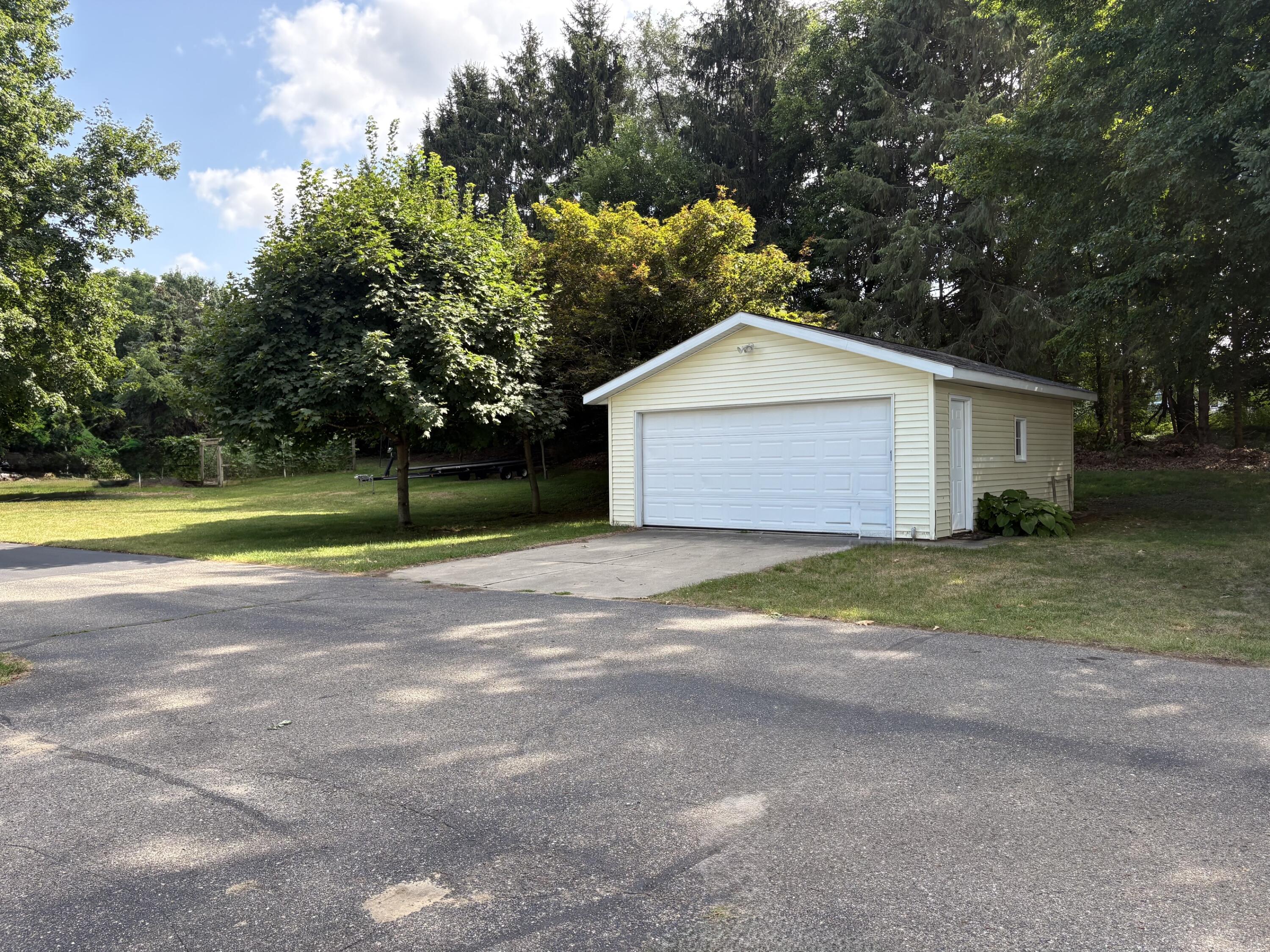 8980 Loveless Drive NE Rockford MI 49341