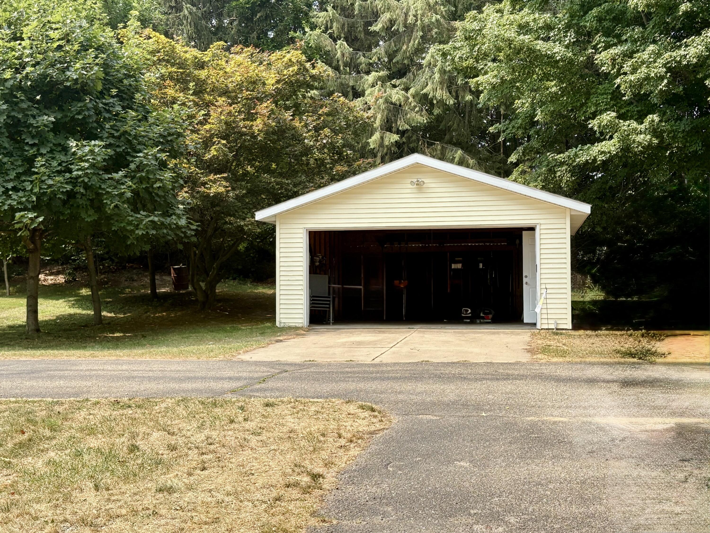 8980 Loveless Drive NE Rockford MI 49341