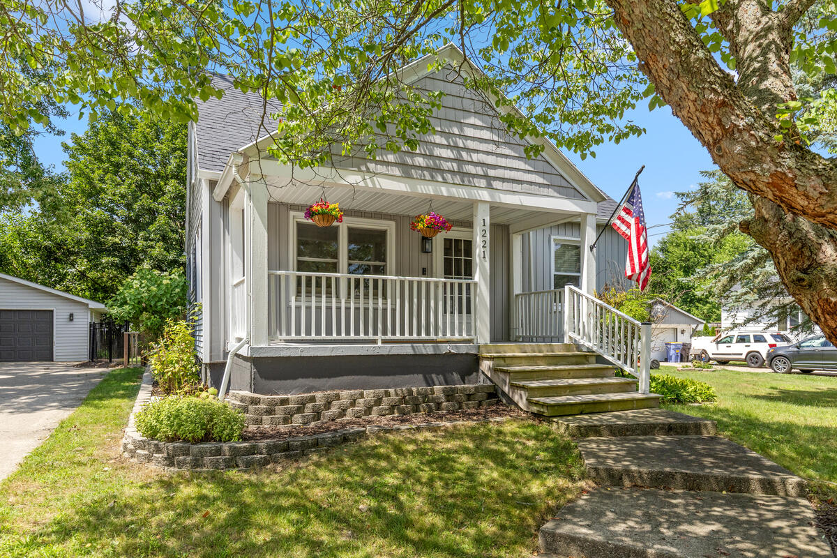 1221 Whitmore Avenue NW Grand Rapids MI 49504
