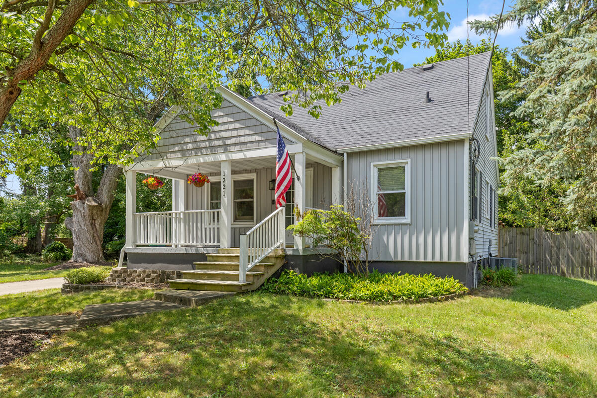 1221 Whitmore Avenue NW Grand Rapids MI 49504