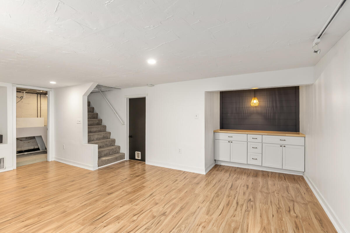 1221 Whitmore Avenue NW Grand Rapids MI 49504