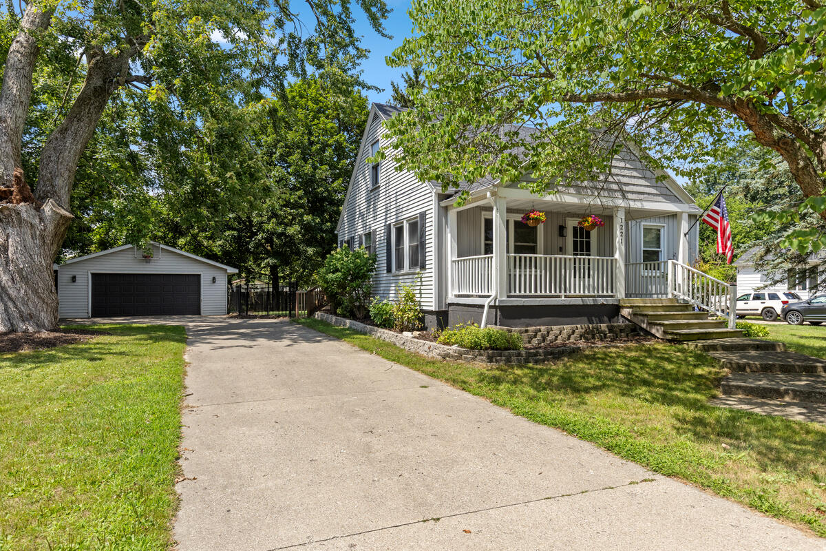 1221 Whitmore Avenue NW Grand Rapids MI 49504