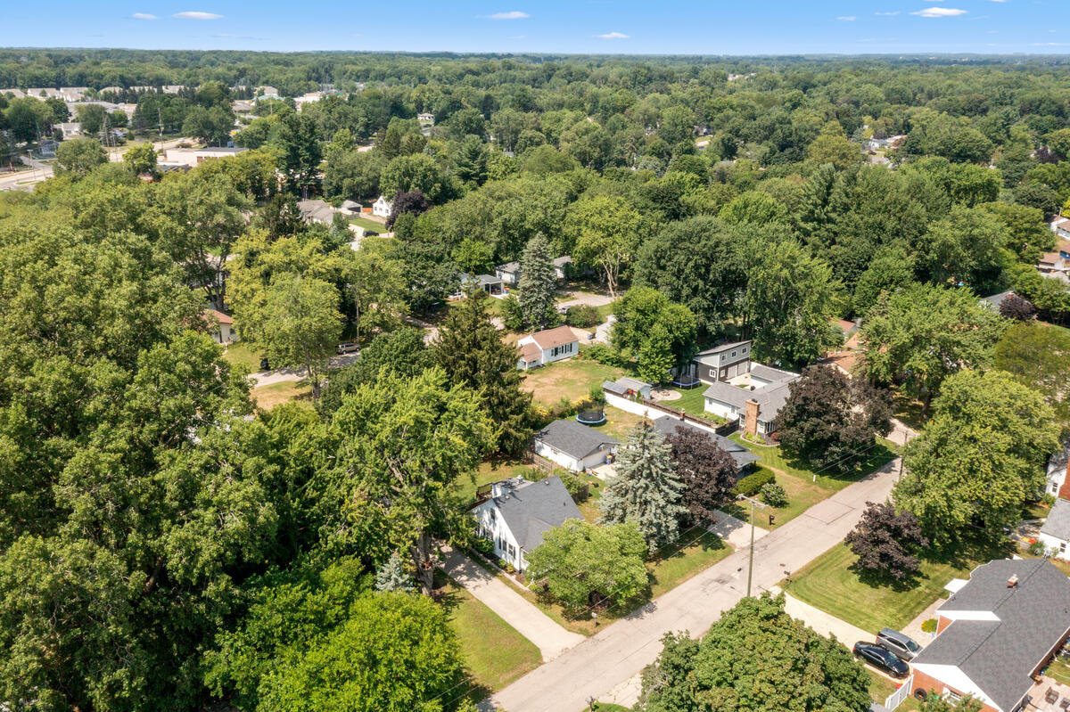 1221 Whitmore Avenue NW Grand Rapids MI 49504