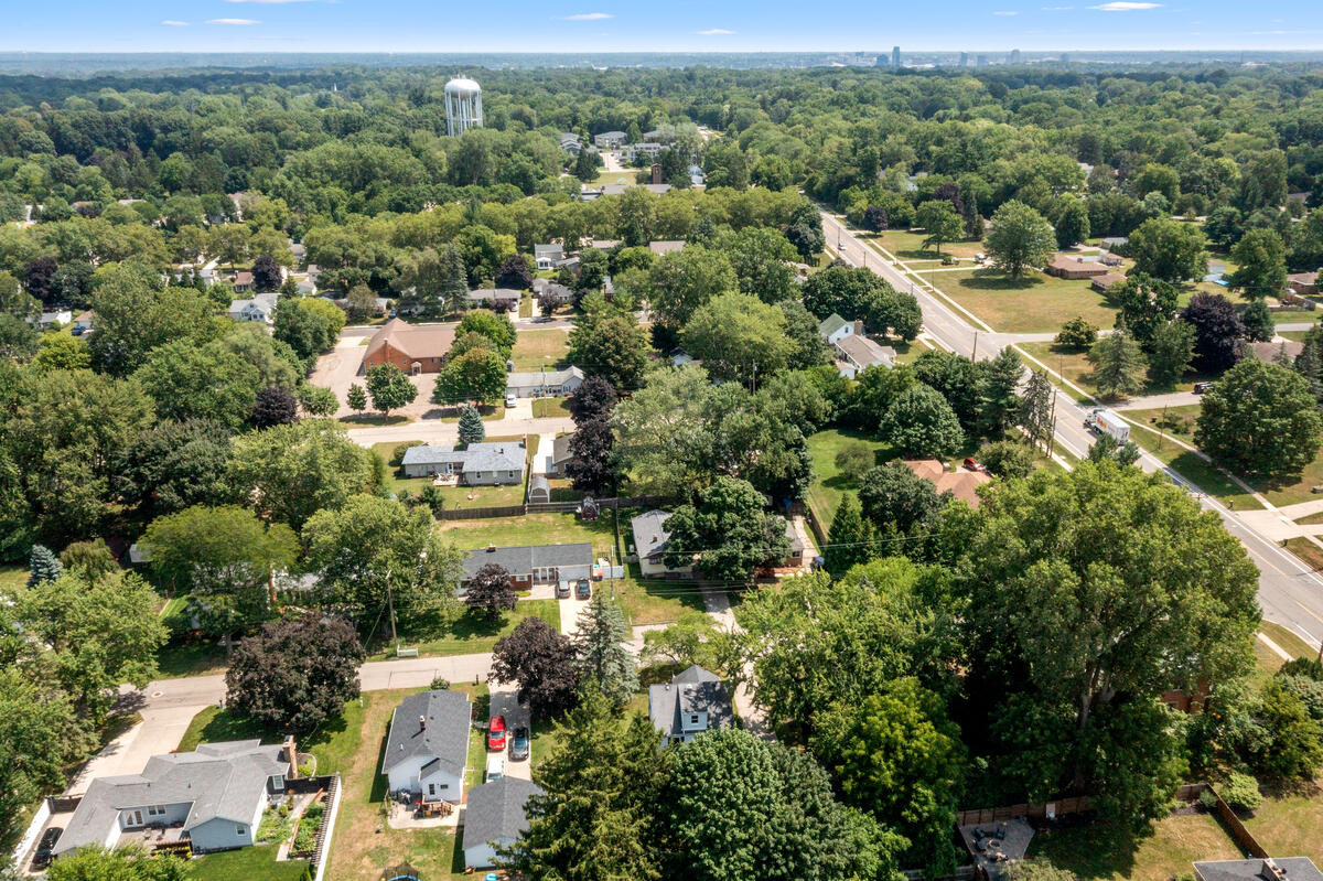 1221 Whitmore Avenue NW Grand Rapids MI 49504