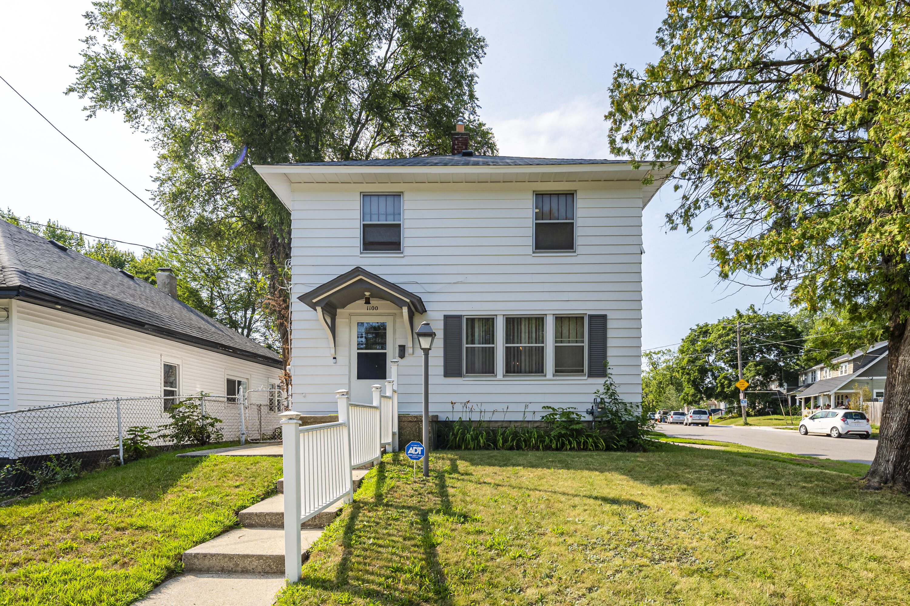 1100 Dickinson Street SE Grand Rapids MI 49507
