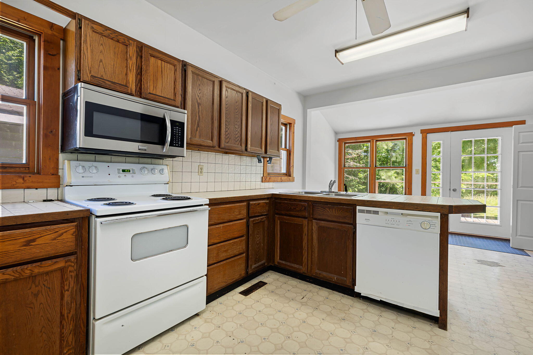 17365 Lakeside Road Three Oaks MI 49128