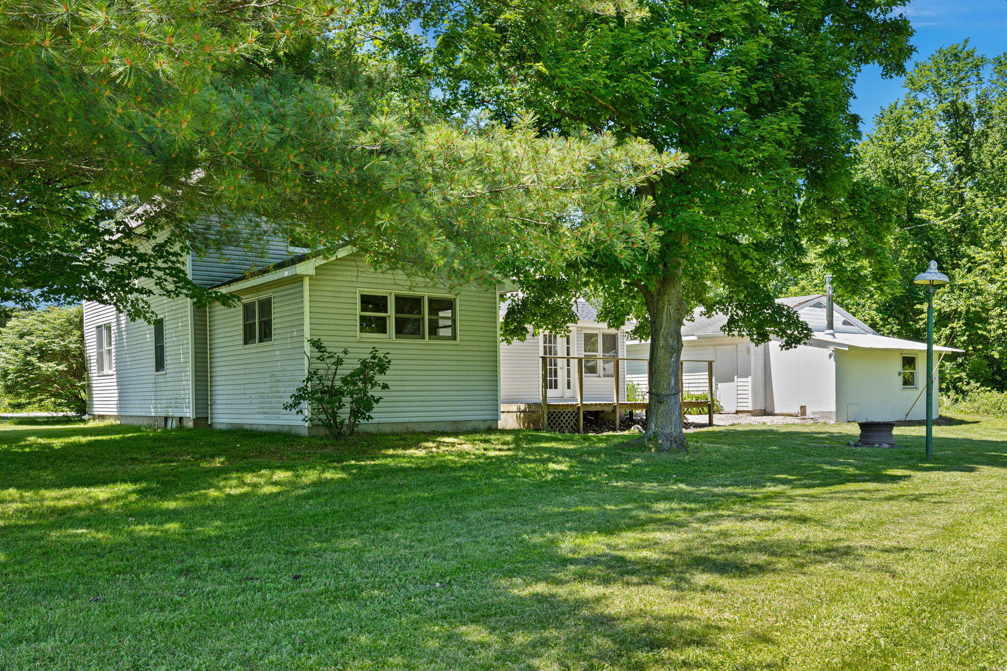 17365 Lakeside Road Three Oaks MI 49128