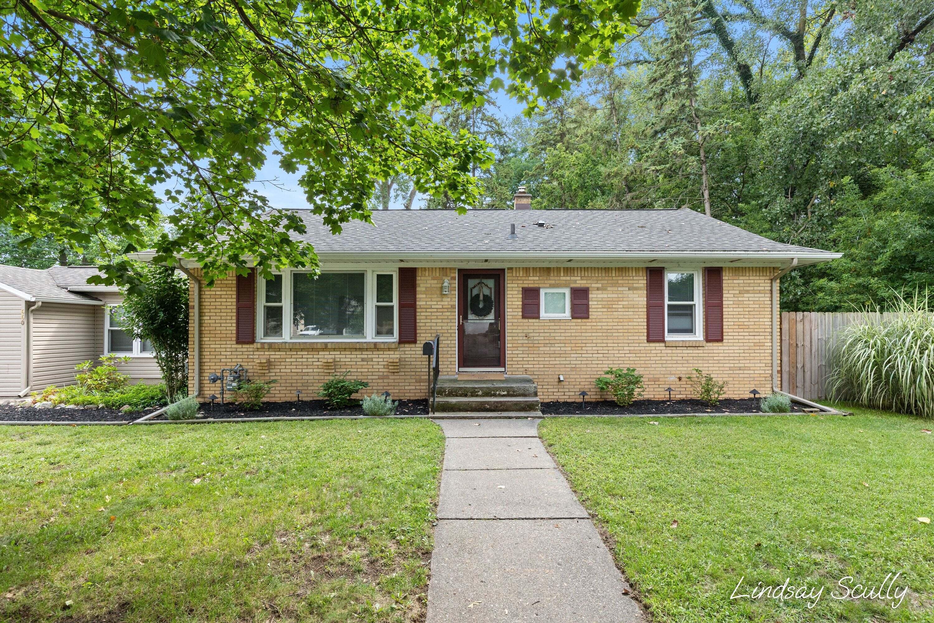 660 Everglade Drive SE Grand Rapids MI 49507