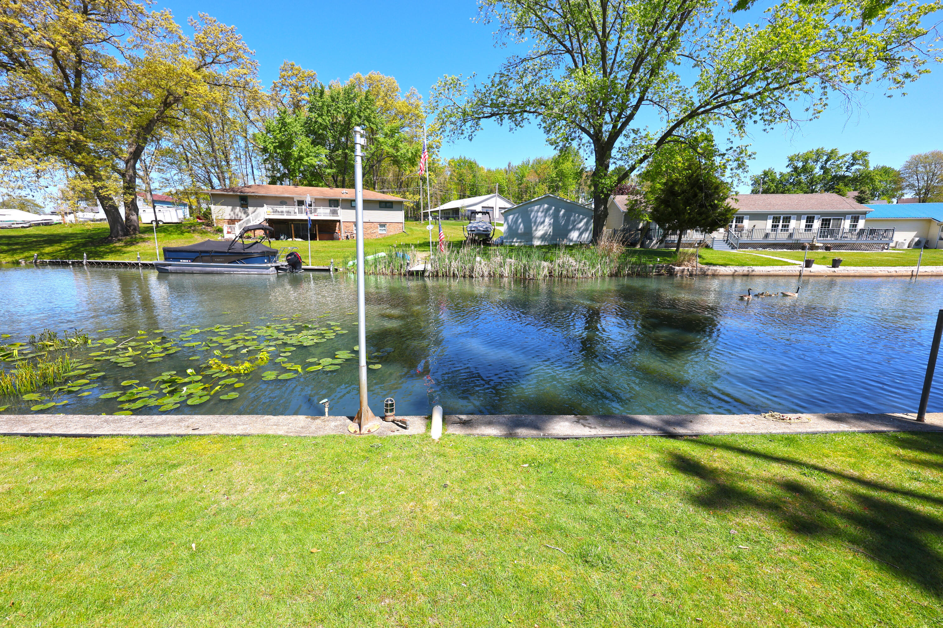 31886 W Lakeshore Drive Dowagiac MI 49047