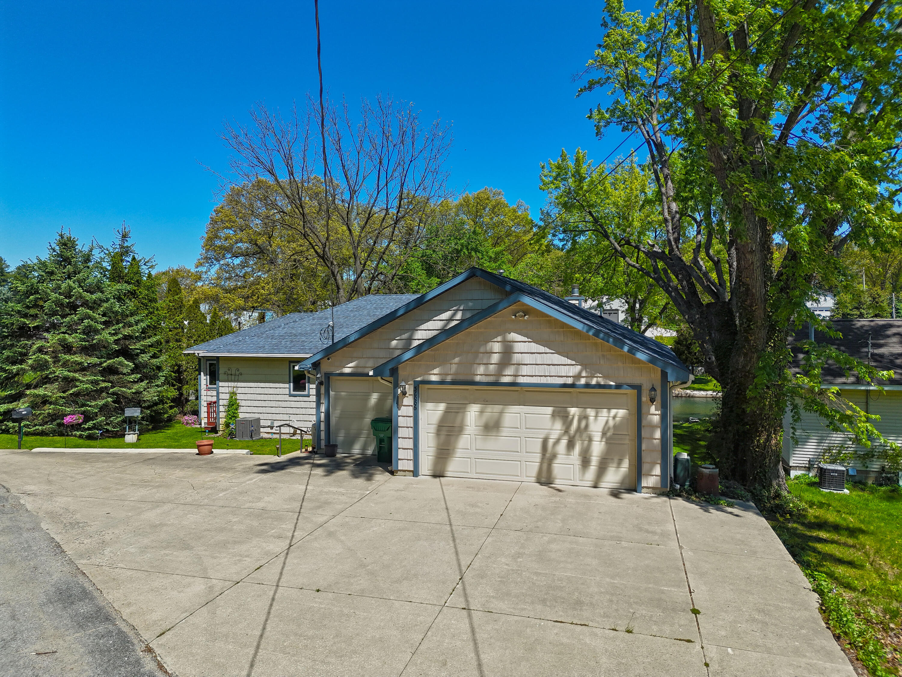 31886 W Lakeshore Drive Dowagiac MI 49047