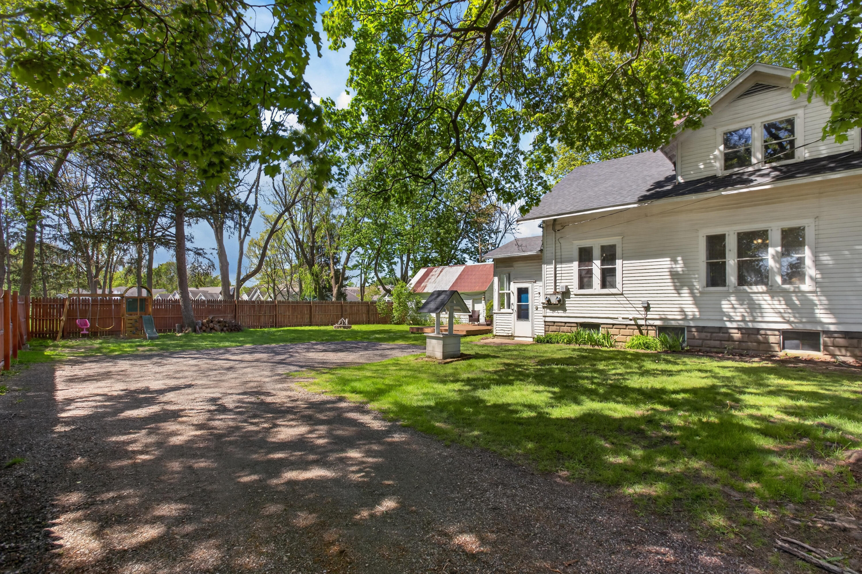 1536 E Nickerson Avenue Benton Harbor MI 49022