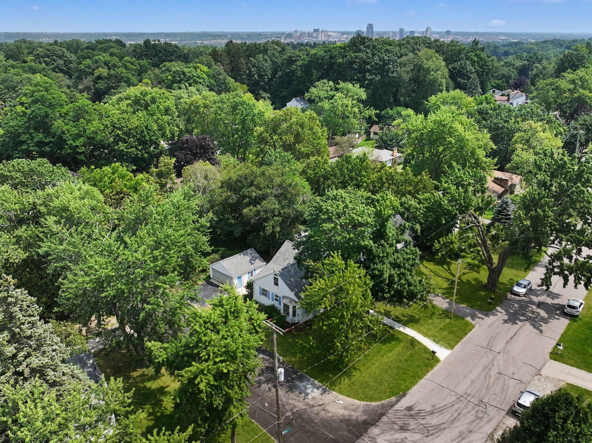 1422 Derby Drive NW Grand Rapids MI 49504