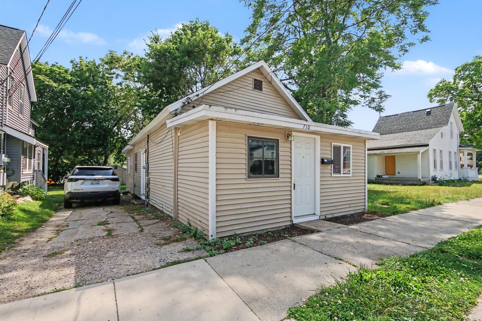 710 Baxter Street SE Grand Rapids MI 49503