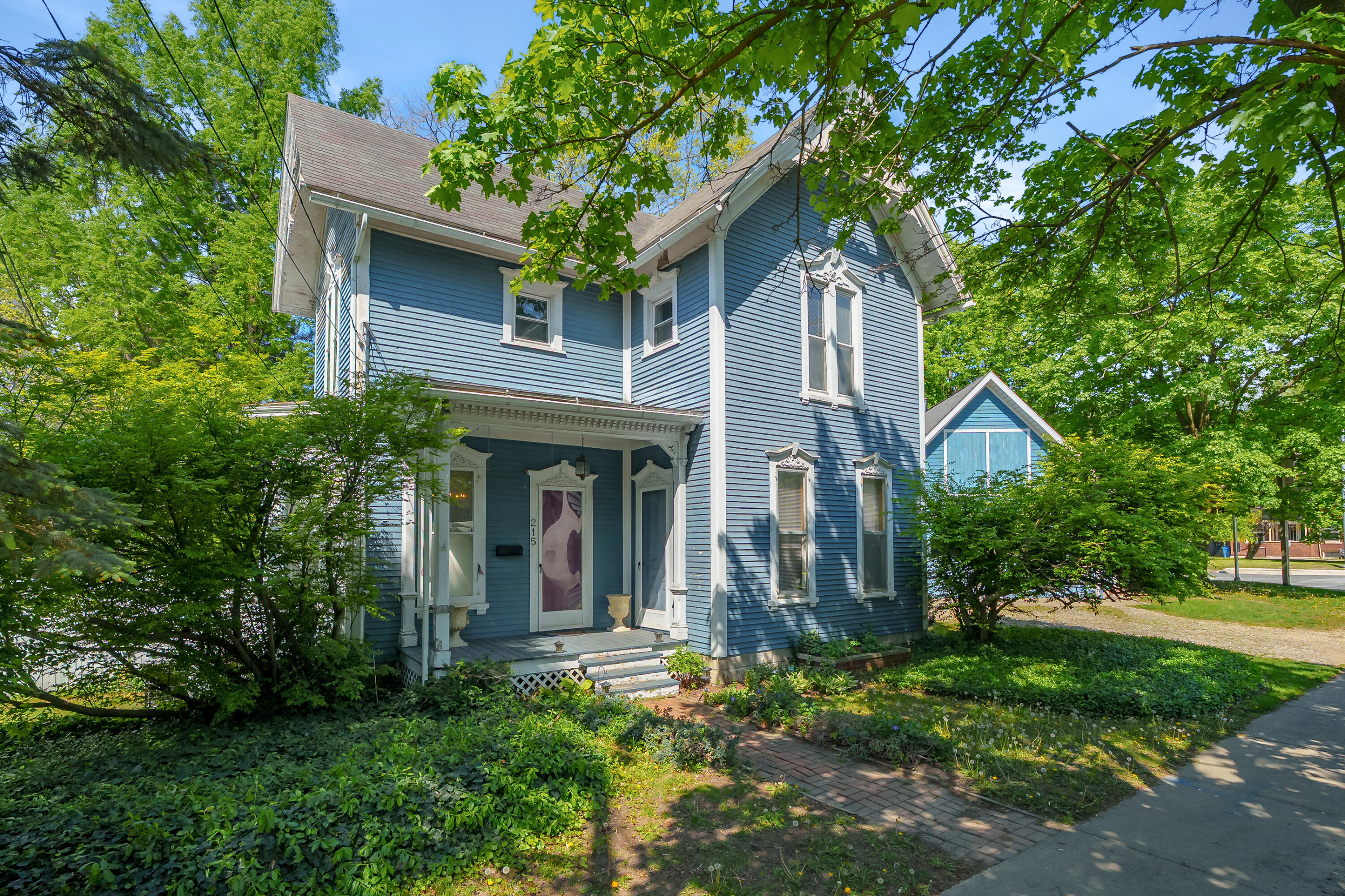 215 N Cedar Street Allegan MI 49010