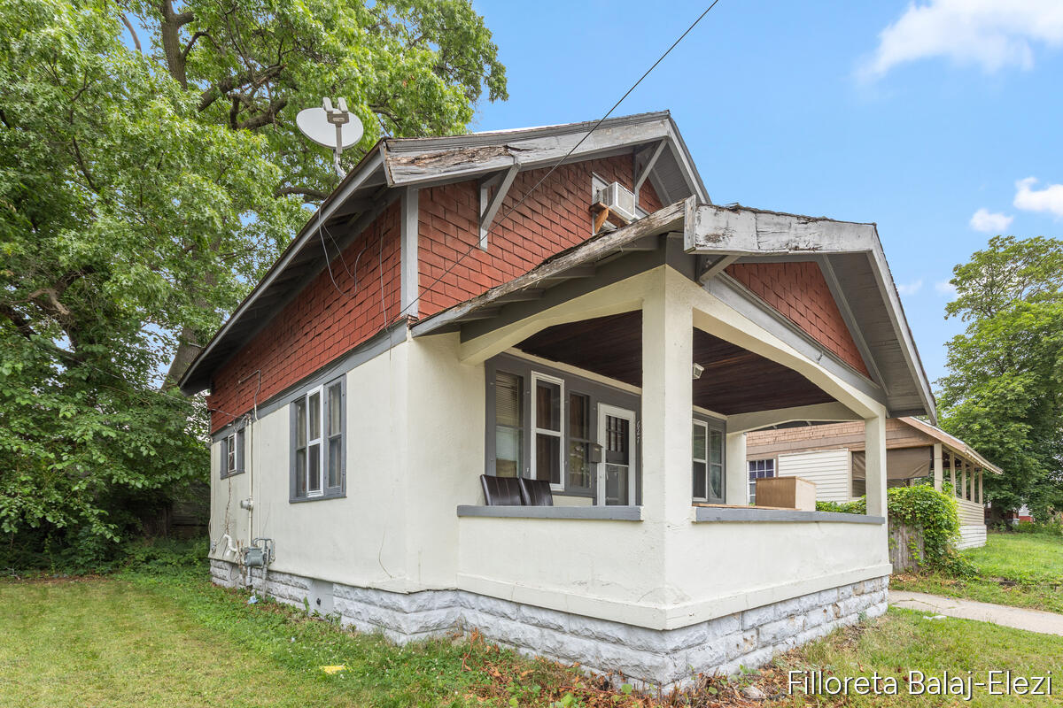 627 Watkins Street SE Grand Rapids MI 49507