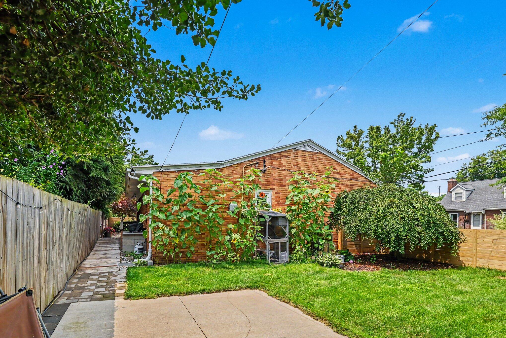 32 Cherry Street Holland MI 49423