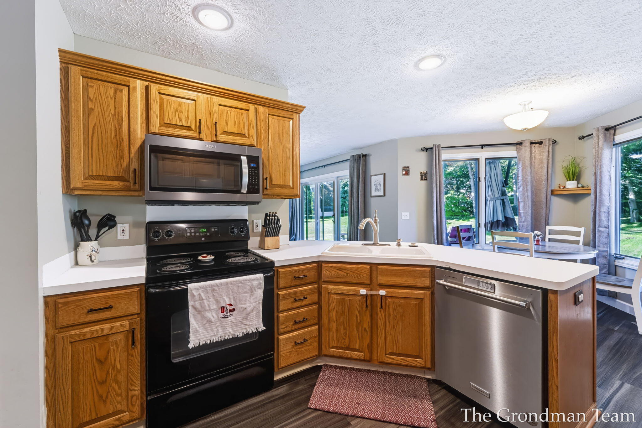 40 Rockview Drive NE Rockford MI 49341