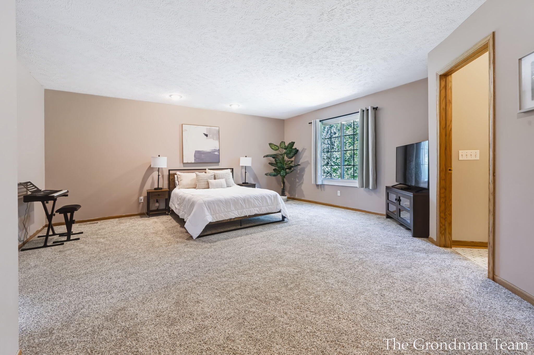 40 Rockview Drive NE Rockford MI 49341