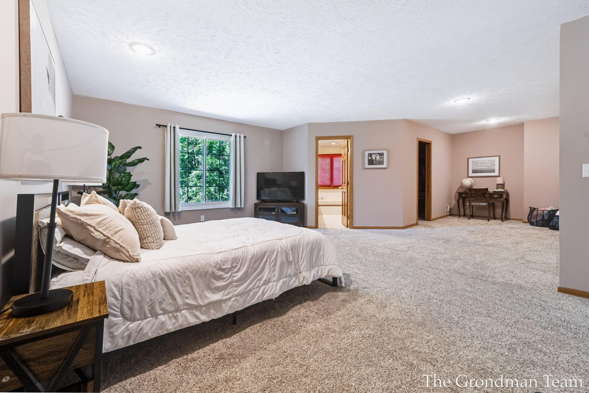 40 Rockview Drive NE Rockford MI 49341