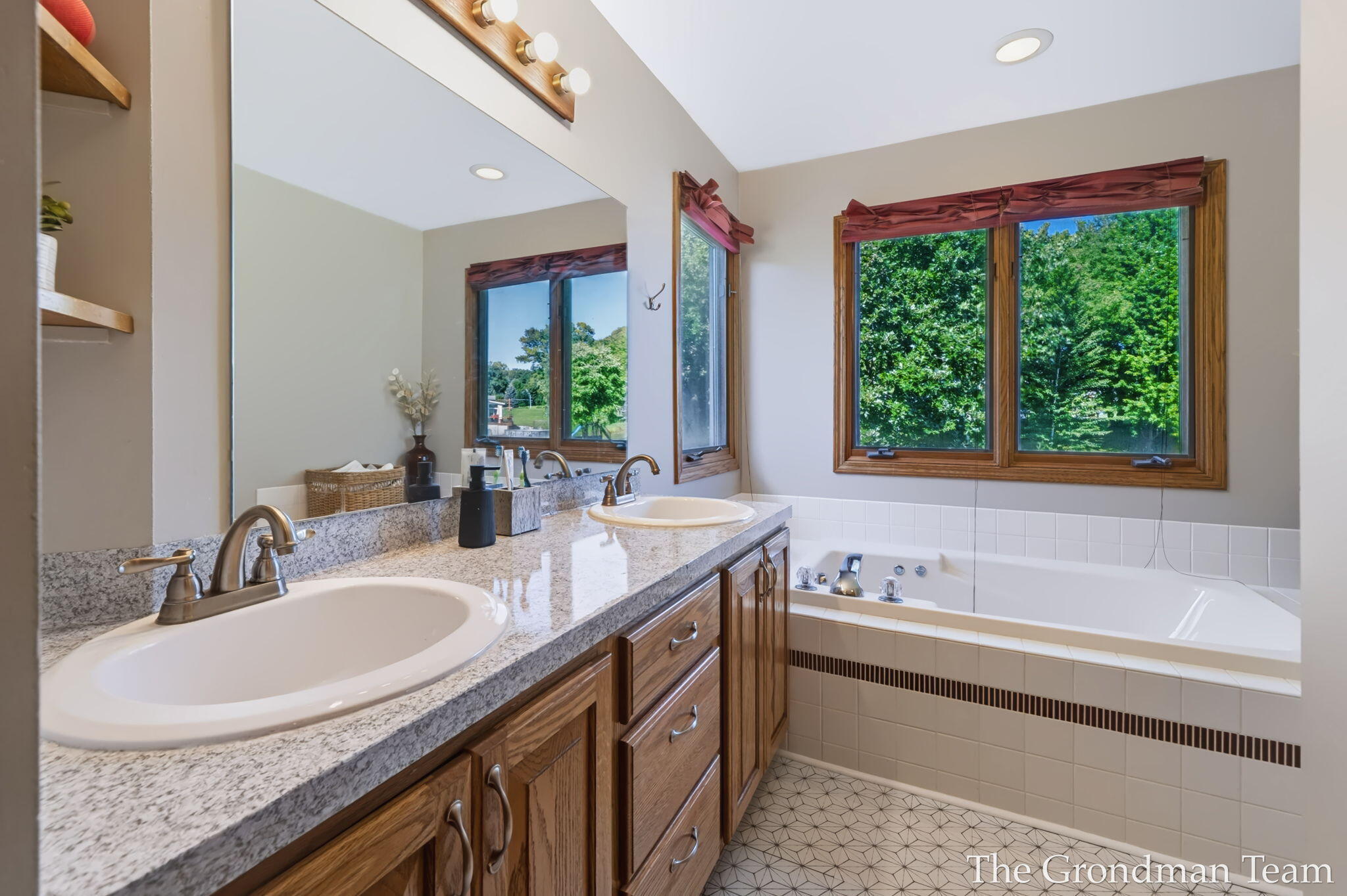 40 Rockview Drive NE Rockford MI 49341