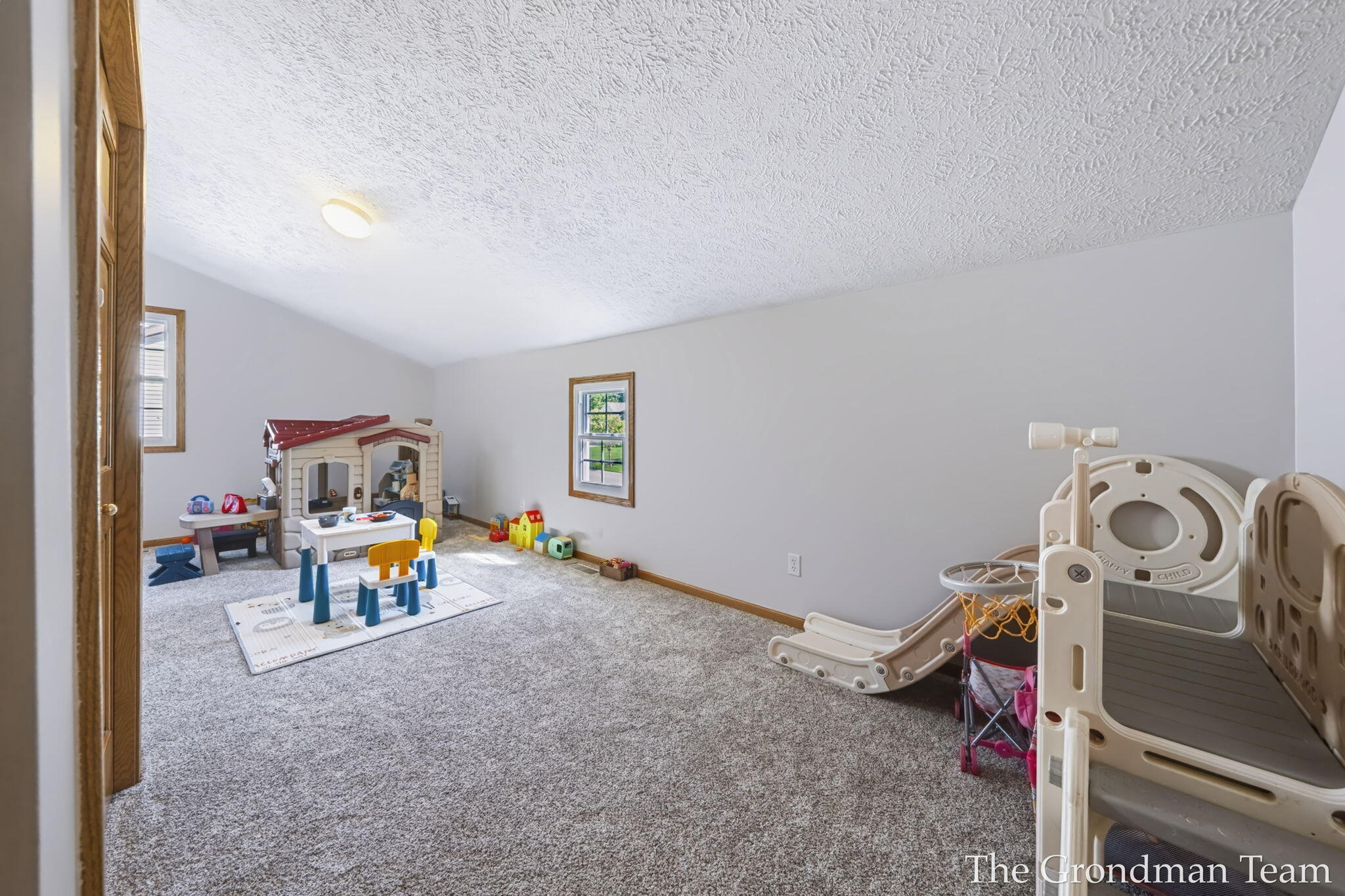 40 Rockview Drive NE Rockford MI 49341
