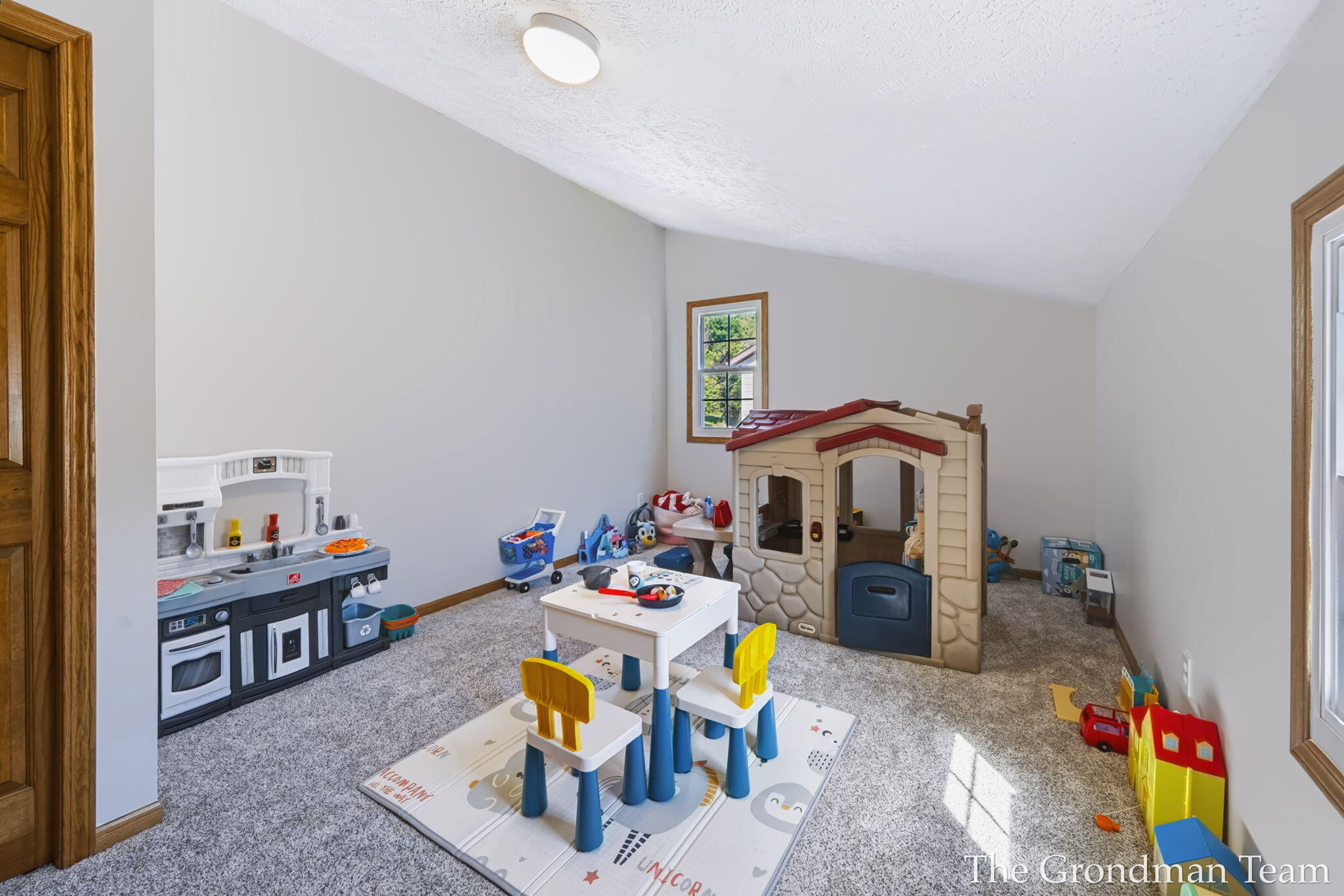 40 Rockview Drive NE Rockford MI 49341