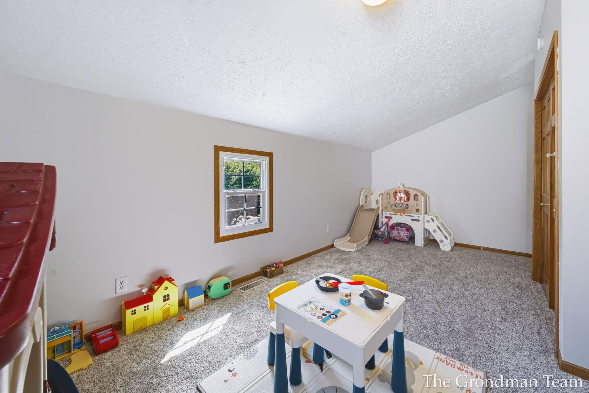 40 Rockview Drive NE Rockford MI 49341
