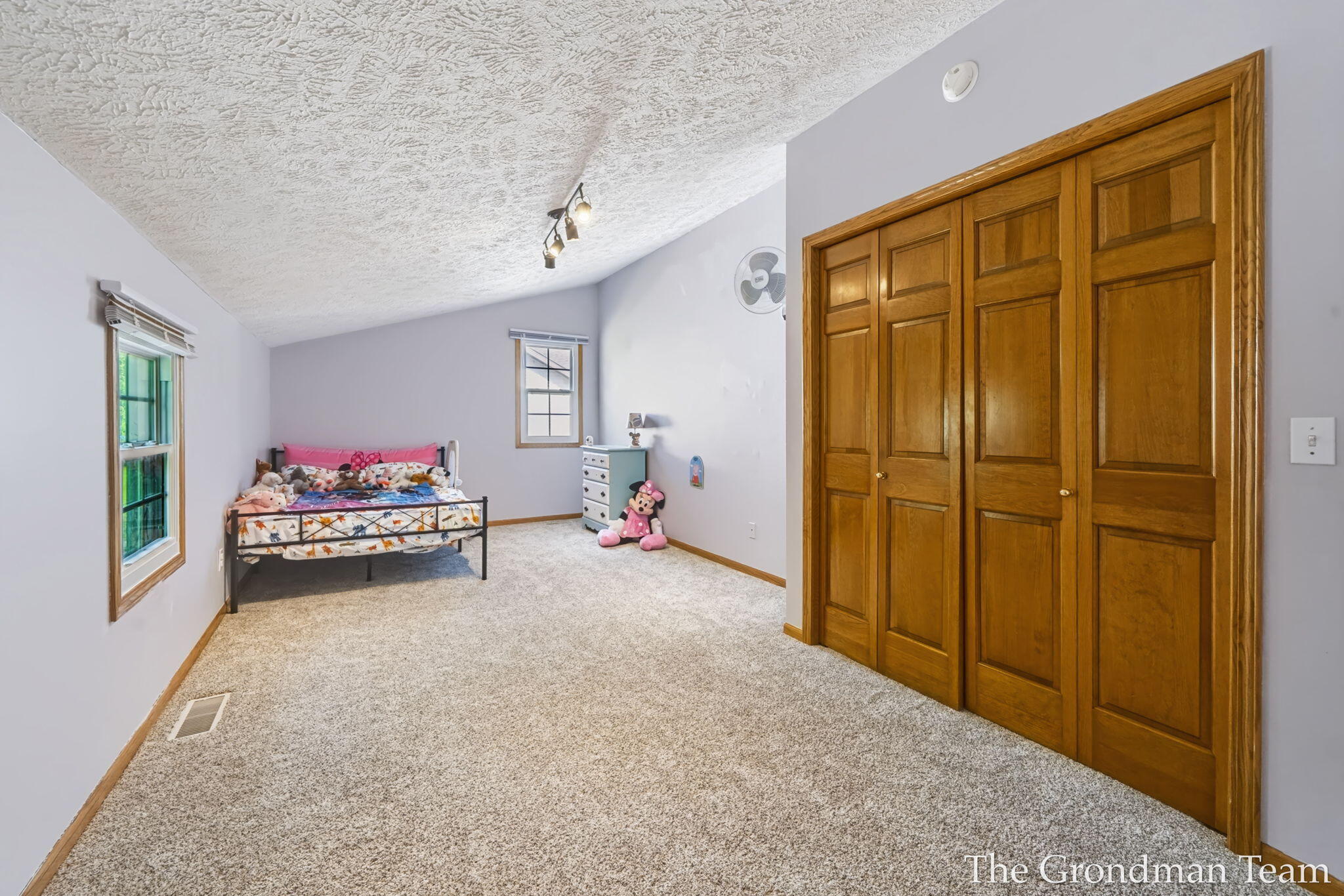40 Rockview Drive NE Rockford MI 49341