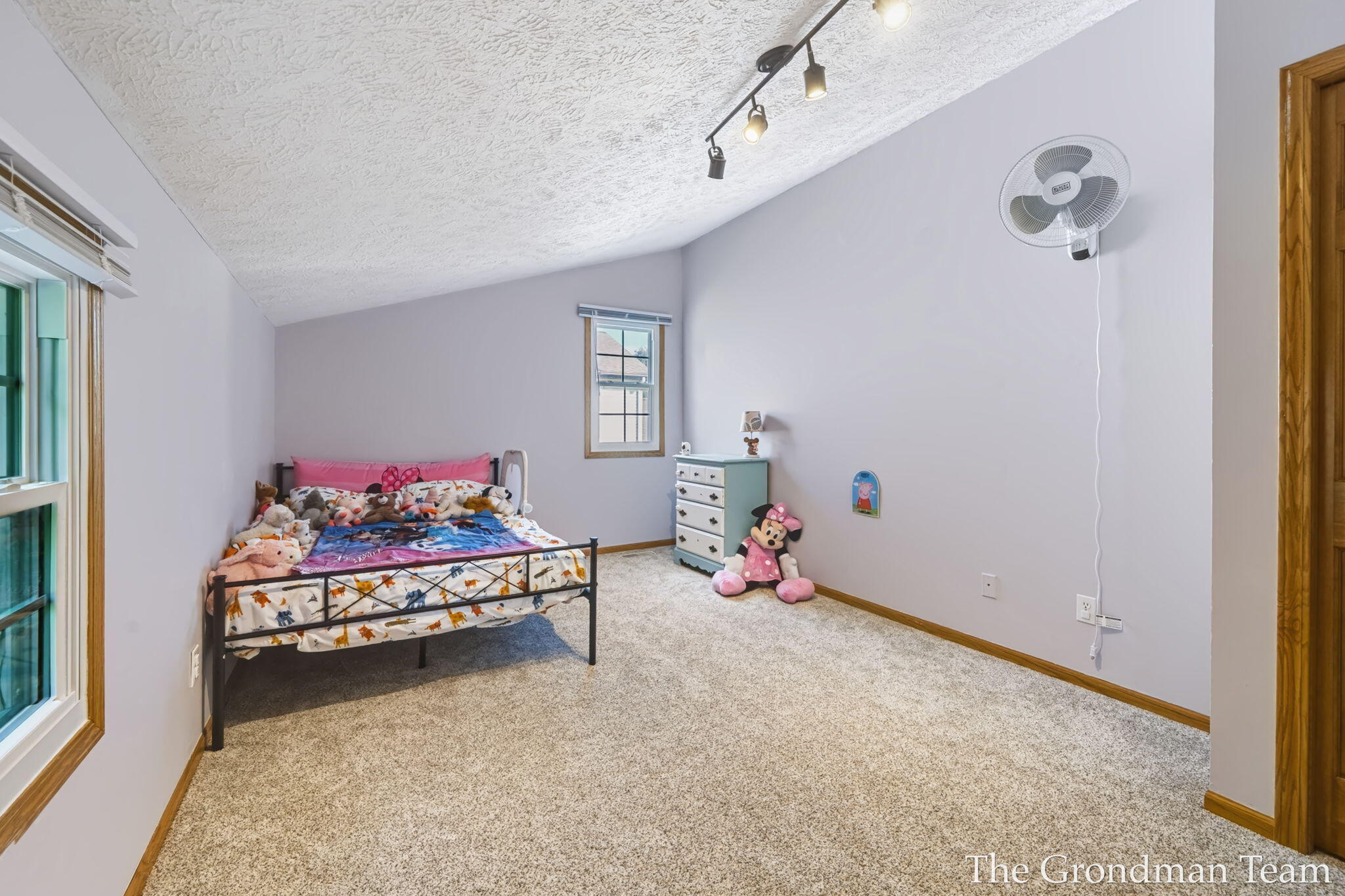 40 Rockview Drive NE Rockford MI 49341