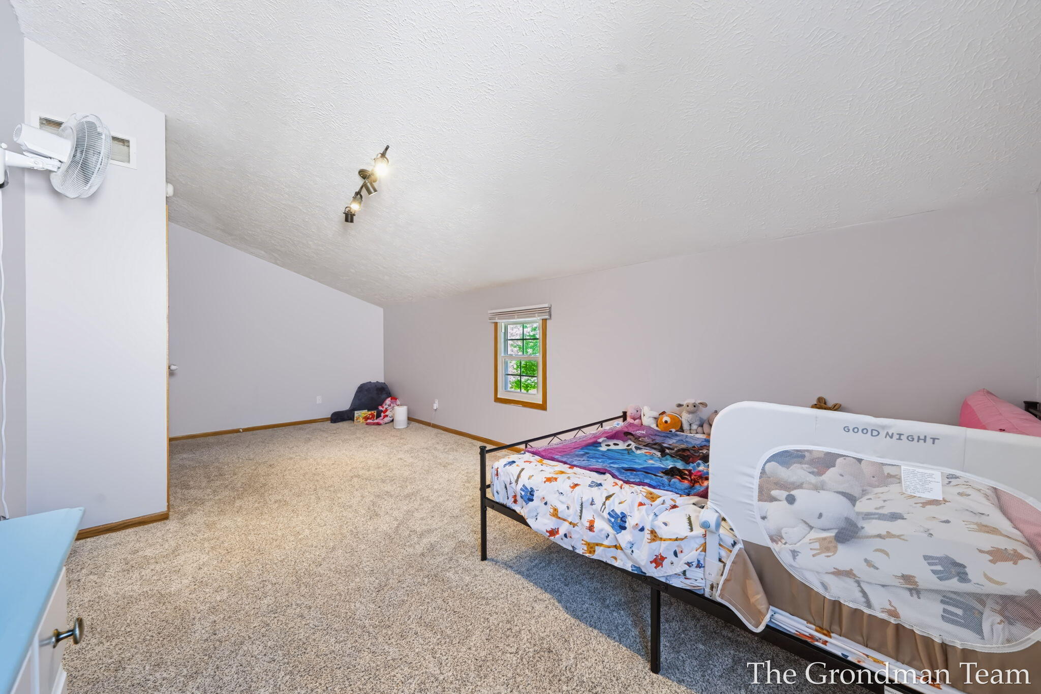 40 Rockview Drive NE Rockford MI 49341