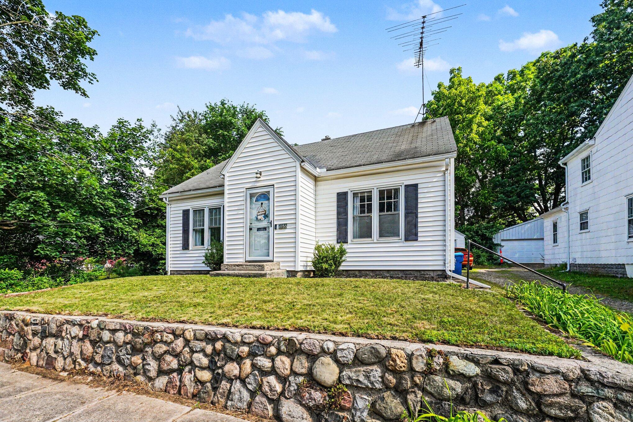 166 Ridgewood Street Kalamazoo MI 49001