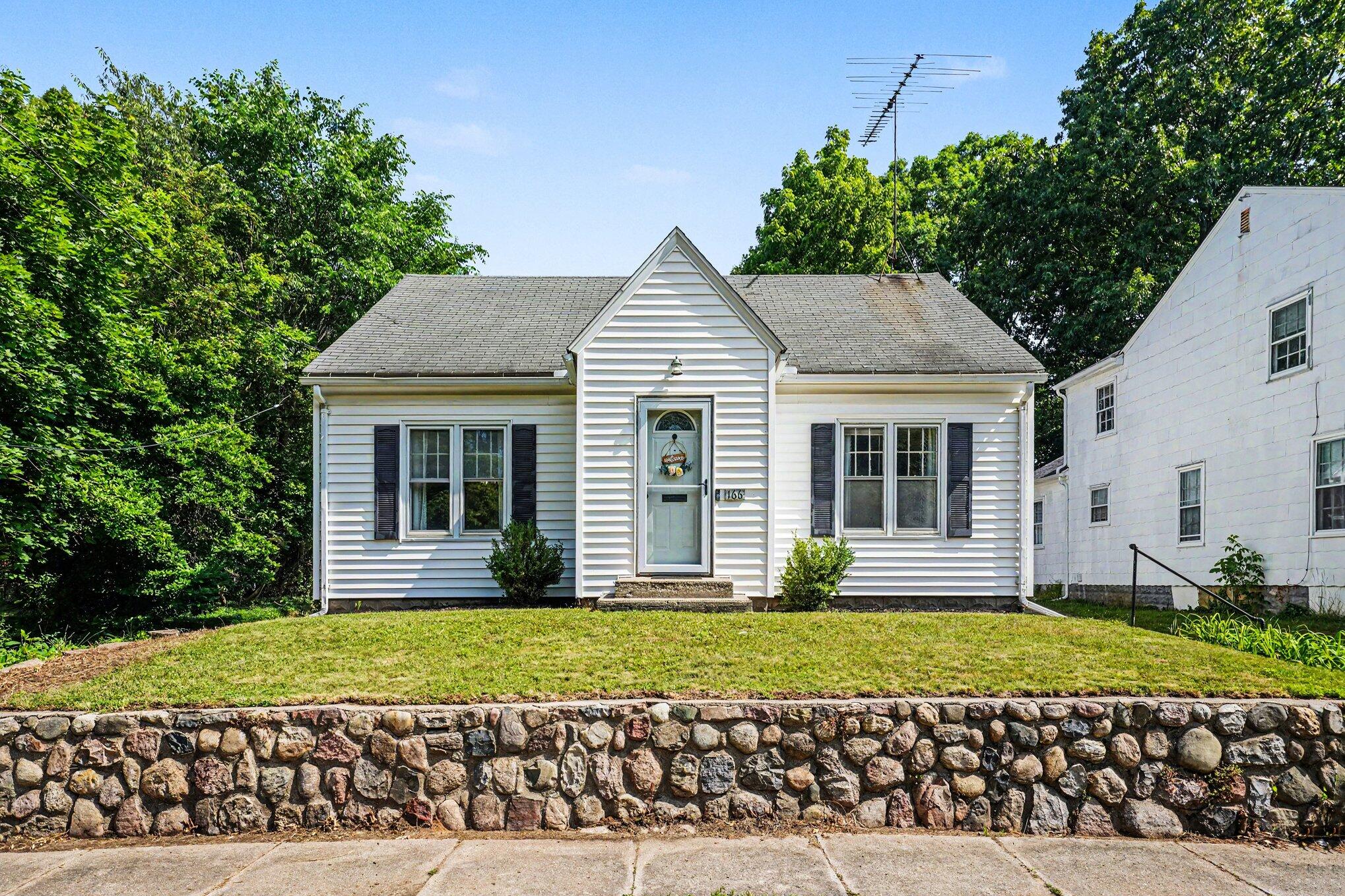 166 Ridgewood Street Kalamazoo MI 49001