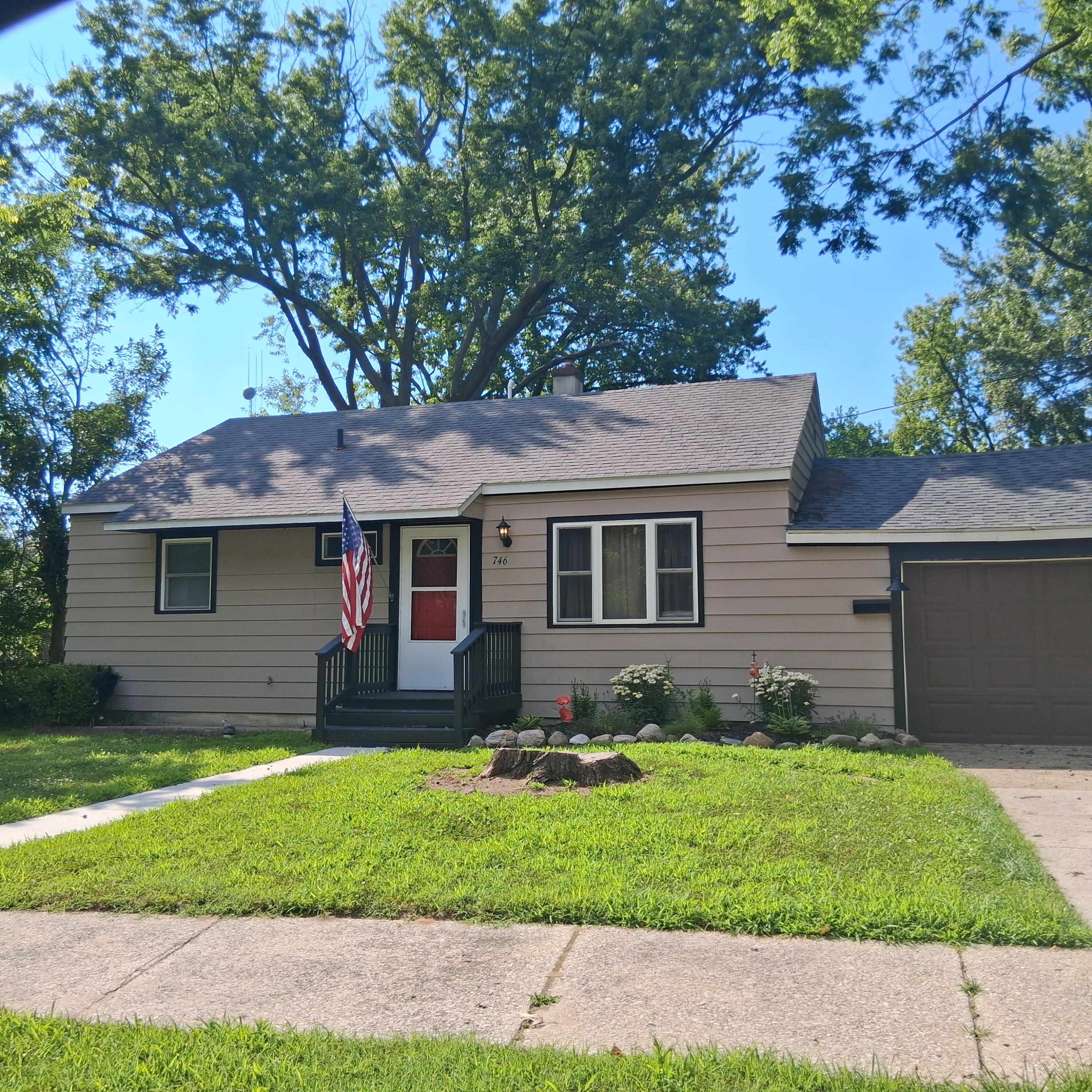 746 Hiways Avenue South Haven MI 49090