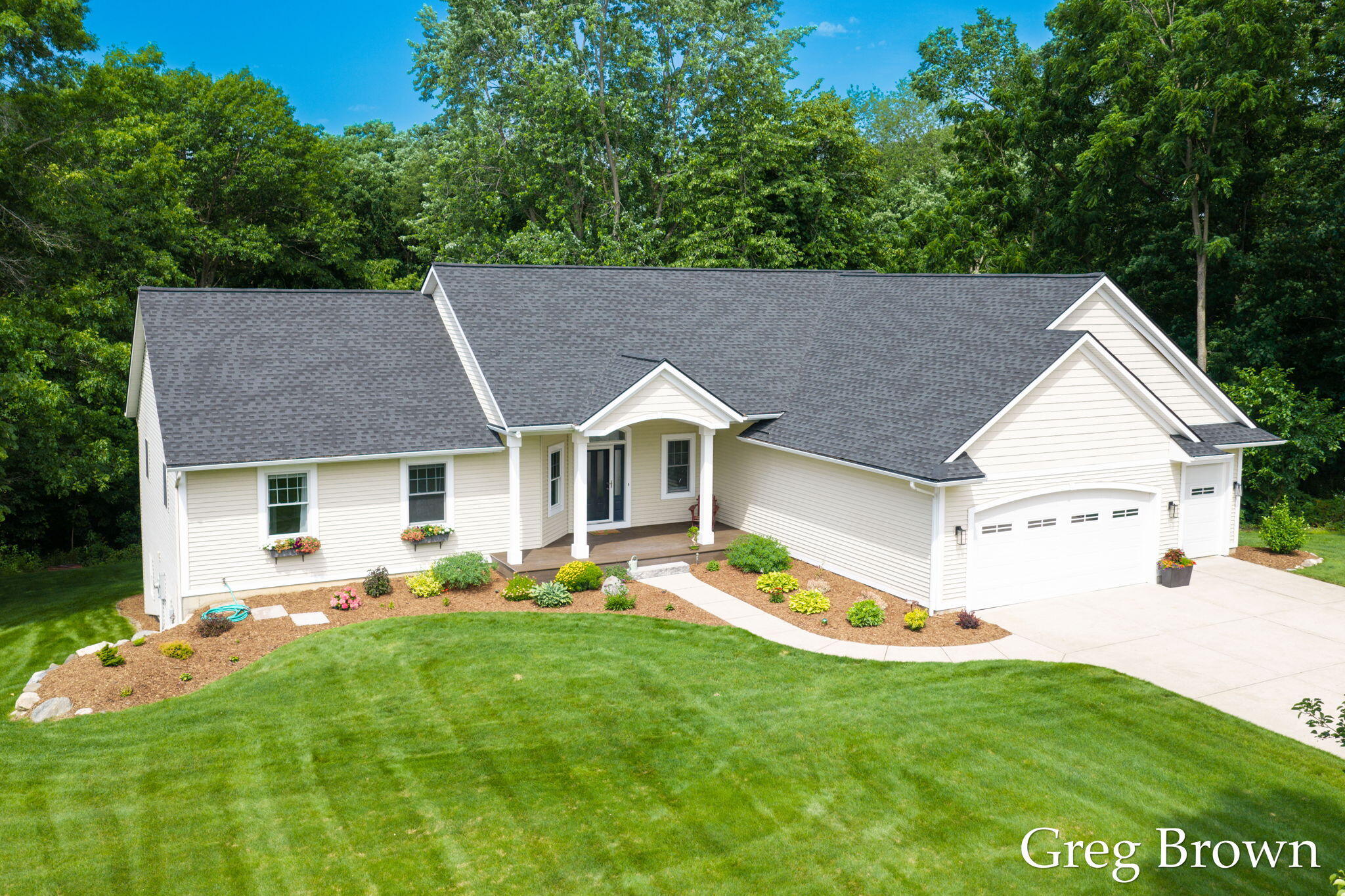1995 Knollpoint Drive NE Ada MI 49301
