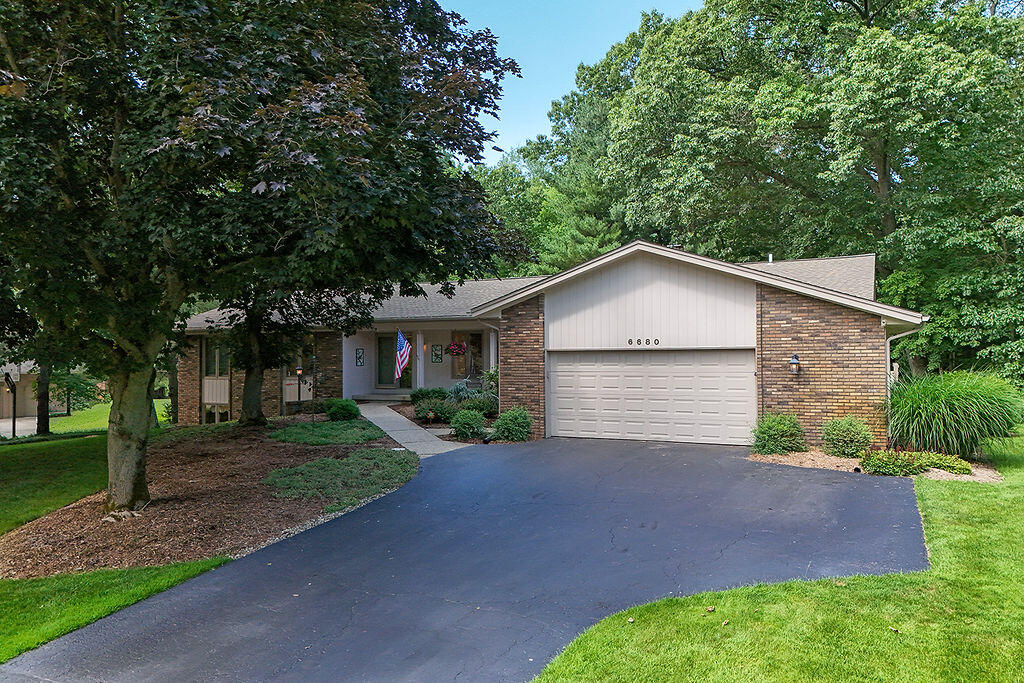6680 Gleneagles Drive SE Grand Rapids MI 49546