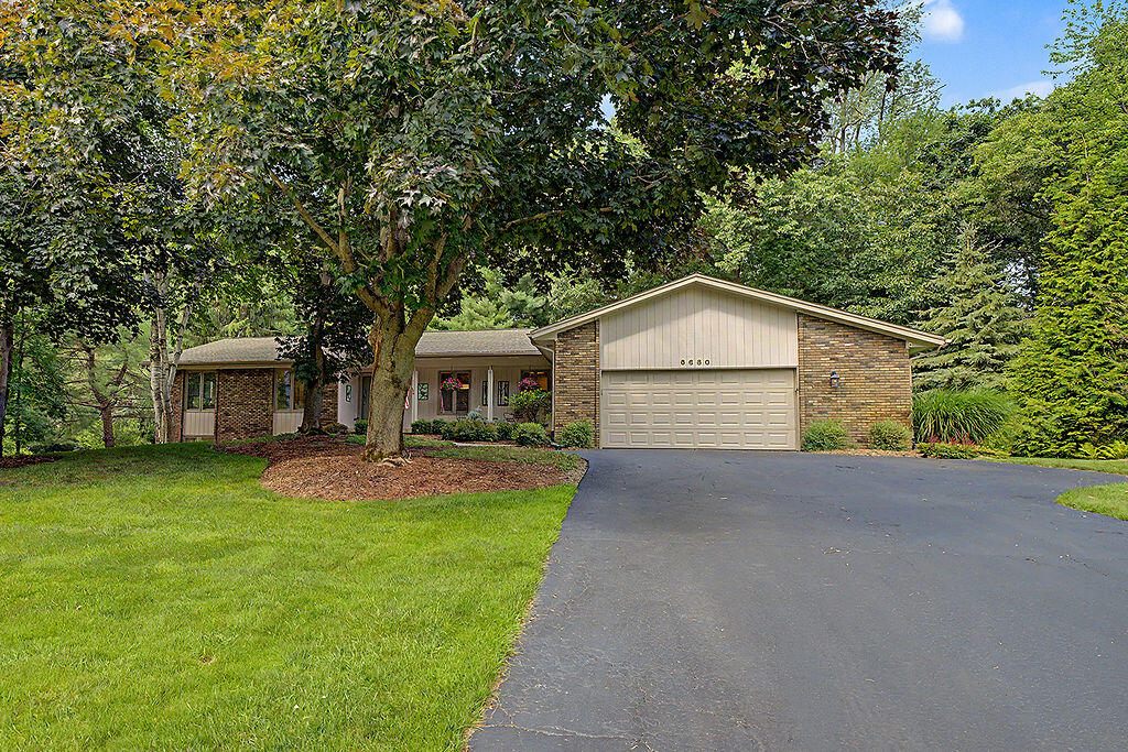 6680 Gleneagles Drive SE Grand Rapids MI 49546