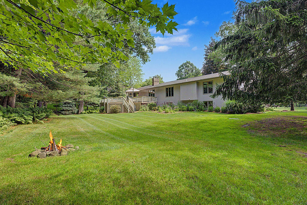 6680 Gleneagles Drive SE Grand Rapids MI 49546
