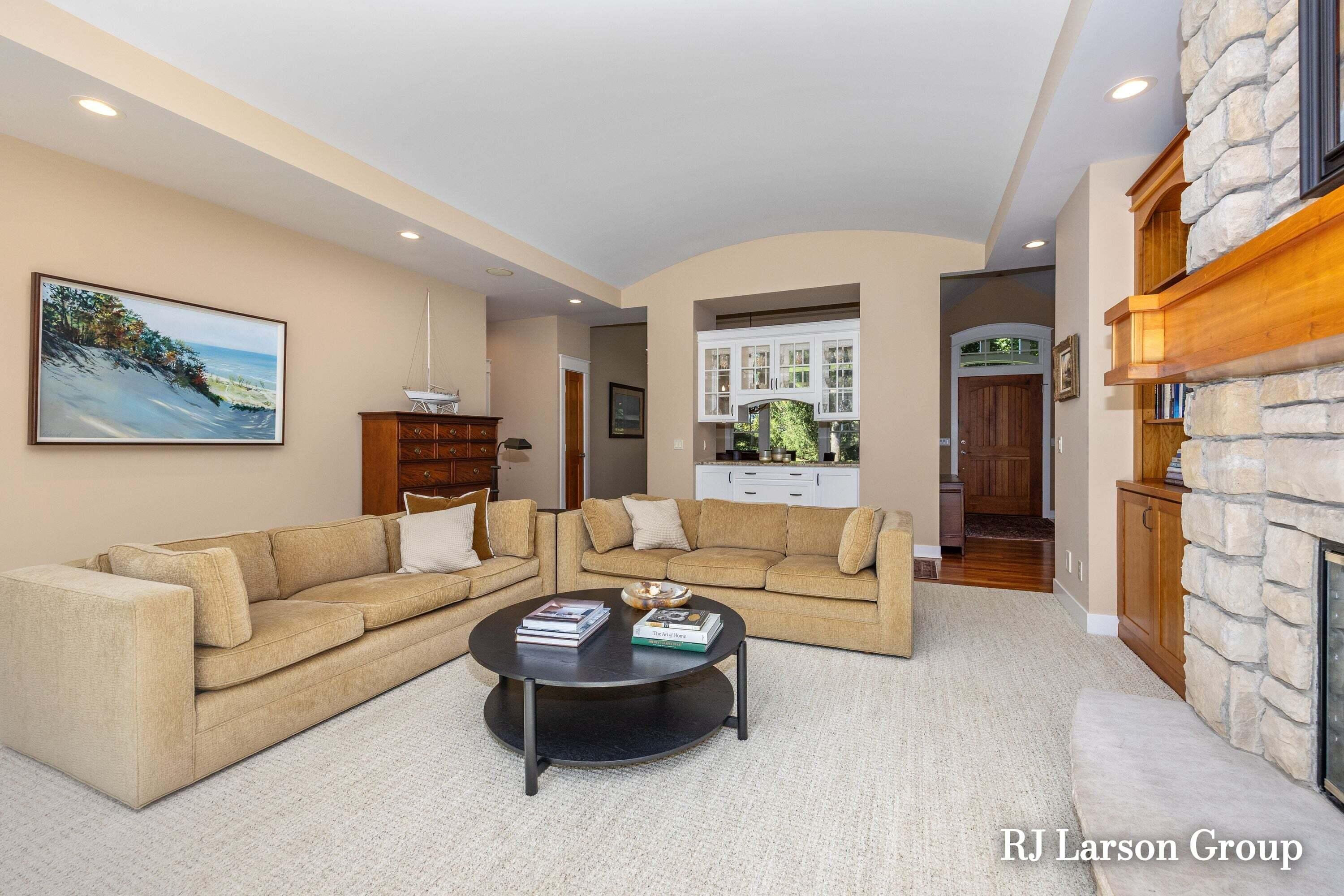 4350 S Oak Pointe Court NE Grand Rapids MI 49525