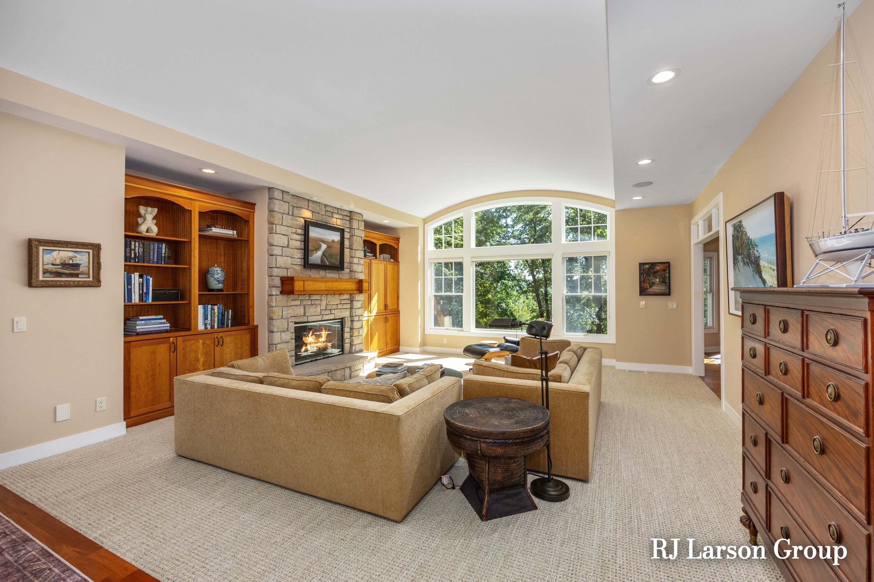 4350 S Oak Pointe Court NE Grand Rapids MI 49525