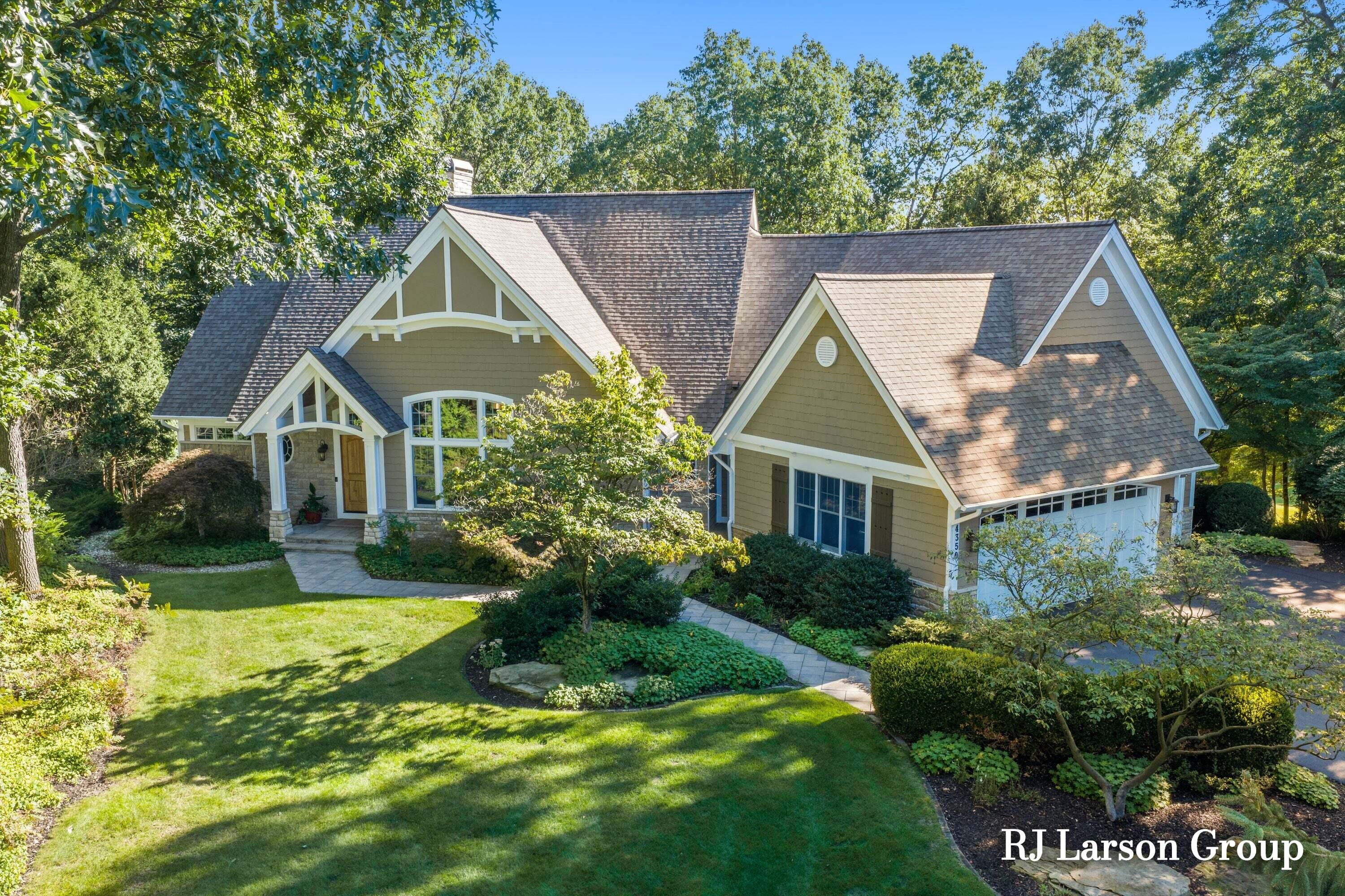 4350 S Oak Pointe Court NE Grand Rapids MI 49525