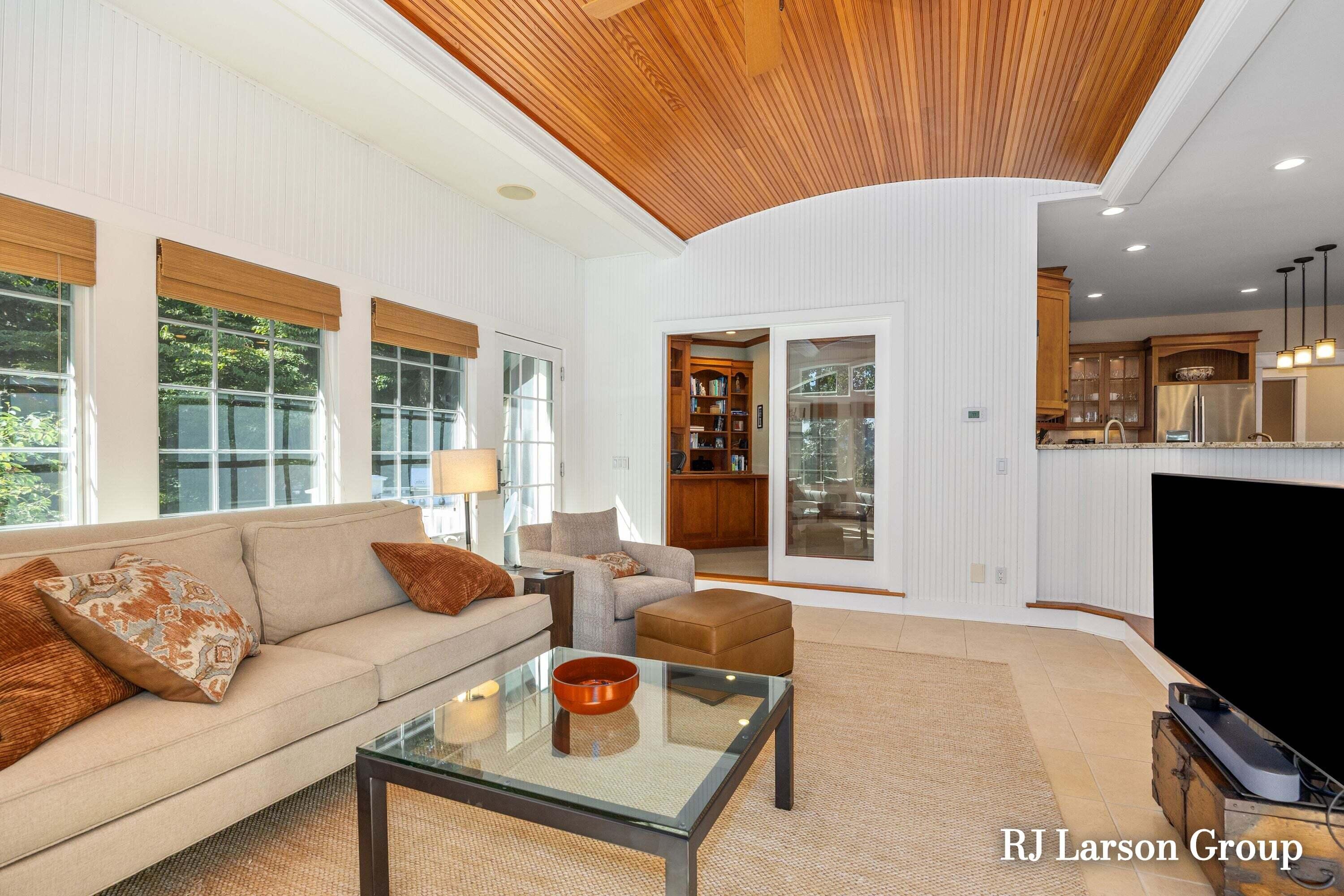 4350 S Oak Pointe Court NE Grand Rapids MI 49525