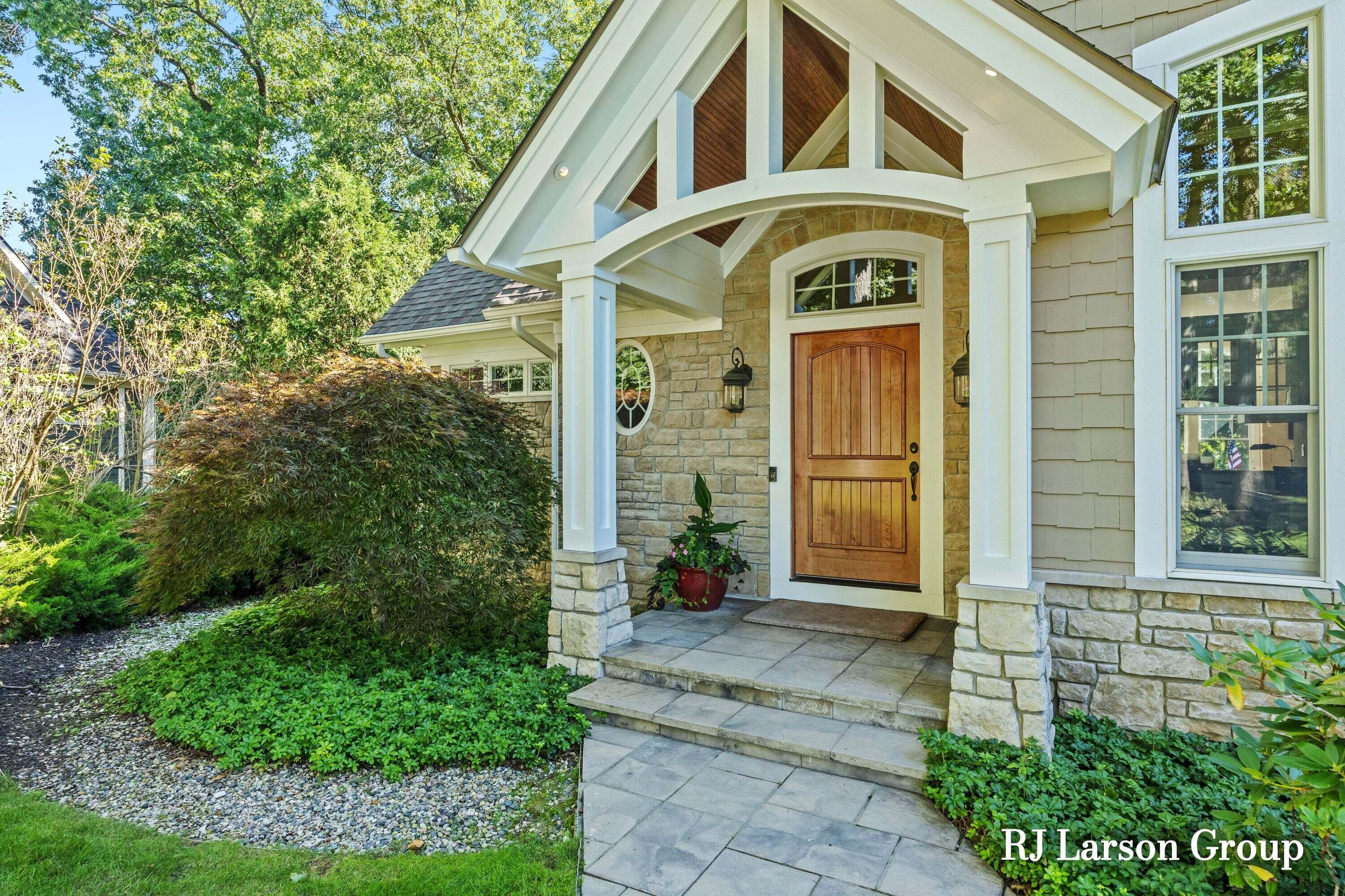 4350 S Oak Pointe Court NE Grand Rapids MI 49525